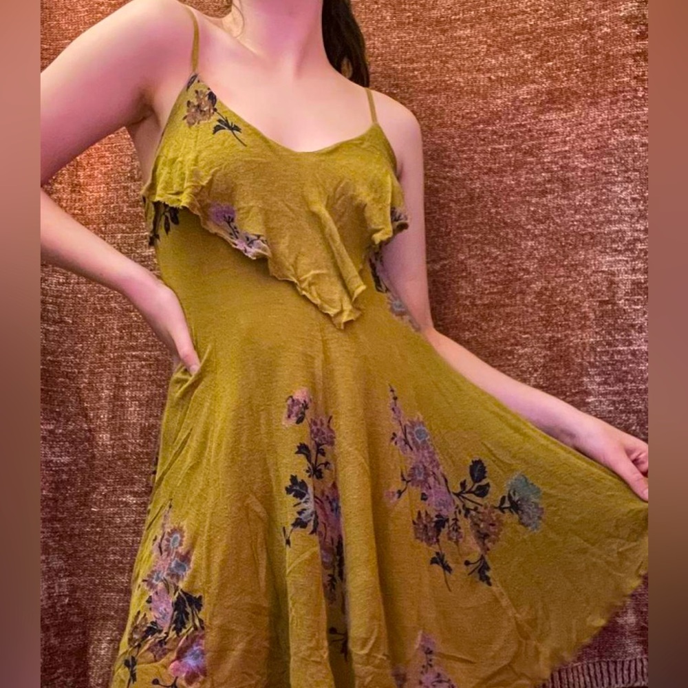 ECOTE URBAN OUTFITTER GREEN FLORAL DRESS SIZE MEDIUM